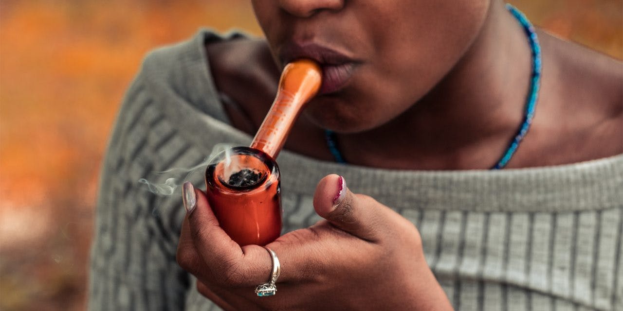 How to Smoke Pot with a Glass Pipe