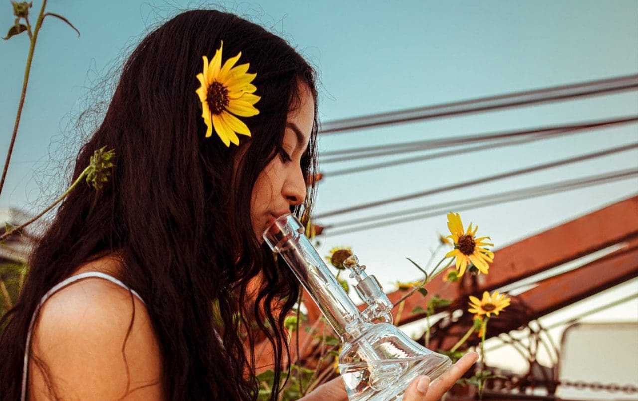 Getting a medical marijuana card and cannabis certificate in a recreational state - advantages.